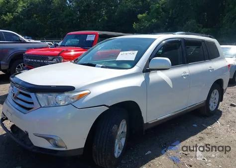 2013 Toyota Highlander Se V6 z USA, uszkodzony, nr VIN 5TDBK3EH5DS243065